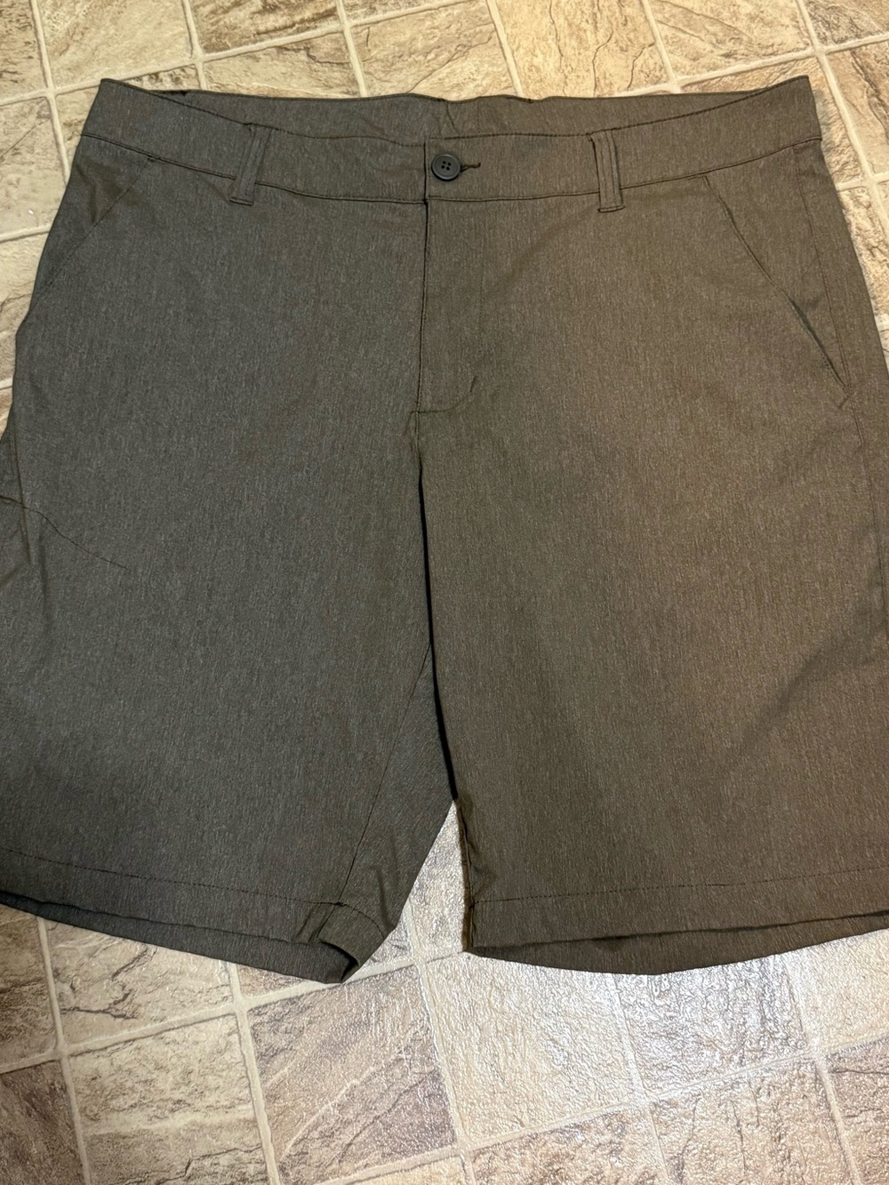 Columbia Men's Flat-Front Olive Green Sportswear 36W
Performance Shorts